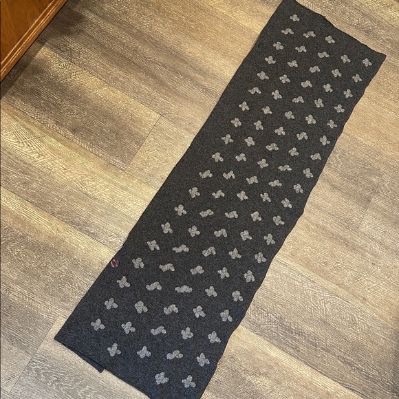 Elegant Gray Wool Poncho Shawl with Allover 3D Embroidered Textured Accents OS - Picture 9 of 10